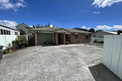Photo of property in 18 Patts Avenue, Glendene, Auckland, 0602