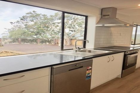 Photo of property in 18 Cliff View Drive, Green Bay, Auckland, 0604