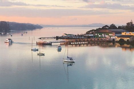 Photo of property in 52 Bristol Freighter Road, Hobsonville, 0616