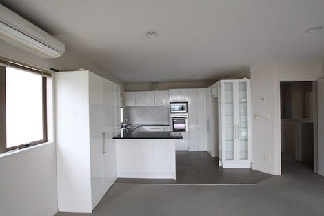 Photo of property in 30a Oakwood Grove, Eastern Beach, Auckland, 2012