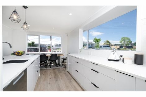 Photo of property in 16 Tapu Road, Huapai, Kumeu, 0810