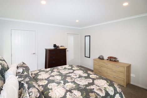 Photo of property in 5 Angus Place, Carterton, 5713