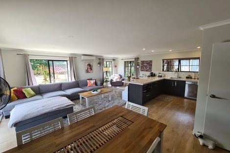 Photo of property in 8a Diosma Place, Botany Downs, Auckland, 2010