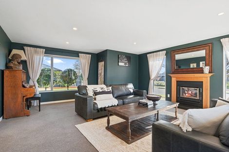 Photo of property in 5 Carradale Avenue, Broomfield, Christchurch, 8042