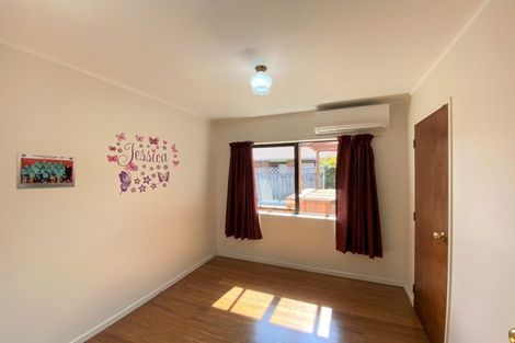 Photo of property in 12 Bosnyak Drive, Te Atatu South, Auckland, 0610
