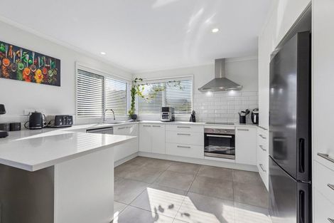 Photo of property in 18 Raynor Crescent, Pyes Pa, Tauranga, 3112