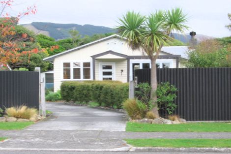 Photo of property in 76 Ngaio Road, Waikanae, 5036