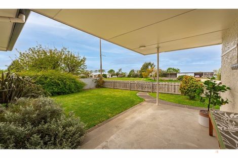 Photo of property in 30 Timaru Road, Waimate, 7924
