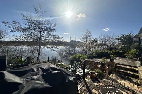 Photo of property in 220 Great South Road, Huntly, 3700