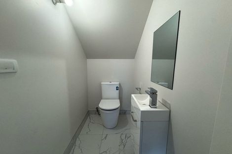 Photo of property in 18 Taurikura Way, Fairview Heights, Auckland, 0632