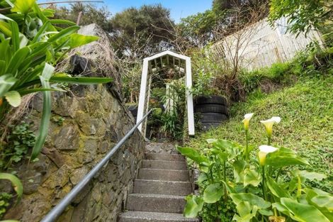 Photo of property in 30 Davis Grove, Wainuiomata, Lower Hutt, 5014