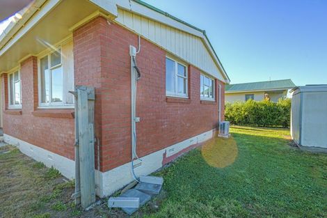 Photo of property in Clifton School, 71 Taumaihi Street, Bulls, 4818