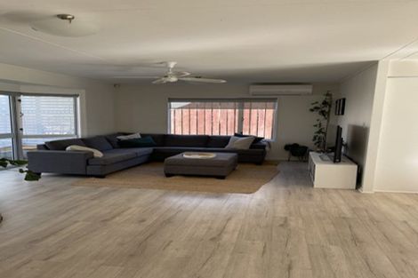 Photo of property in 81 Kemp Road, Massey, Auckland, 0614