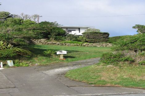 Photo of property in 22 Chapman Street, Newlands, Wellington, 6037