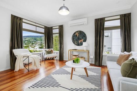 Photo of property in 33 Tawa Terrace, Tawa, Wellington, 5028