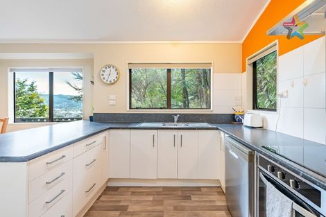 Photo of property in 9 Haven Grove, Naenae, Lower Hutt, 5011