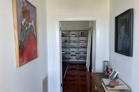 Photo of property in 82 Moana Road, Kelburn, Wellington, 6012