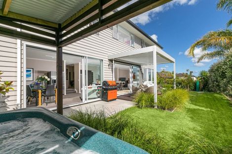Photo of property in 13 Rangi Avenue, Schnapper Rock, Auckland, 0632