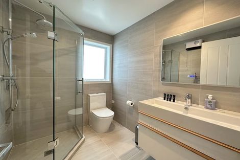Photo of property in 7b Garadice Road, Rothesay Bay, Auckland, 0630
