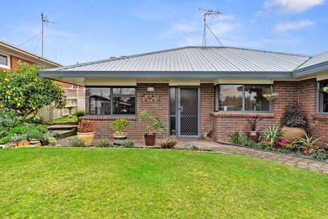 Photo of property in 1 Mabian Crescent, Deanwell, Hamilton, 3206
