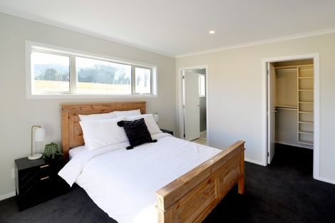 Photo of property in 42 Te Ara O Roimata, Wainuiomata, Lower Hutt, 5014