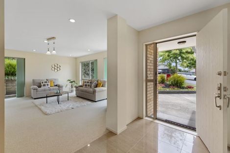 Photo of property in 78 Lake Panorama Drive, Henderson Valley, Auckland, 0612