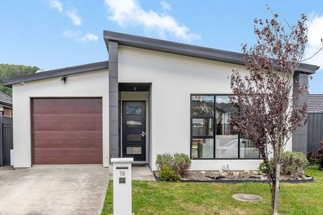 Photo of property in 19 Te Kaeaea Crescent, Wallaceville, Upper Hutt, 5018