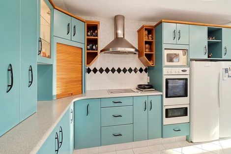 Photo of property in 2 Gordon Road, Mount Maunganui, 3116