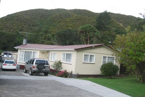 Photo of property in 11 Sunny Grove, Wainuiomata, Lower Hutt, 5014