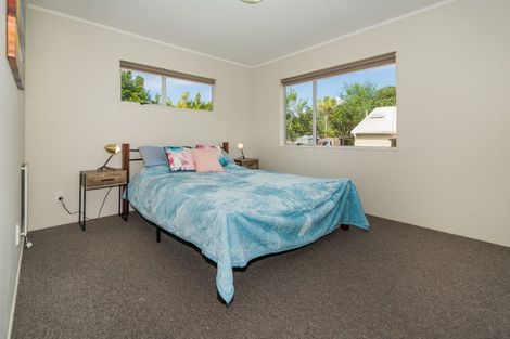 Photo of property in 9 Raupapa Street, Northcote, Auckland, 0627