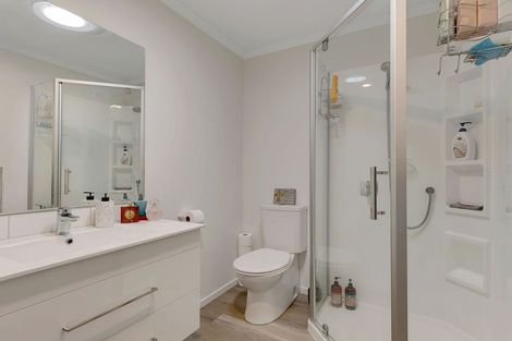 Photo of property in 8/9 Surrey Street, Tawa, Wellington, 5028