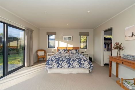 Photo of property in 28 Kent Avenue, Waitarere Beach, Levin, 5510