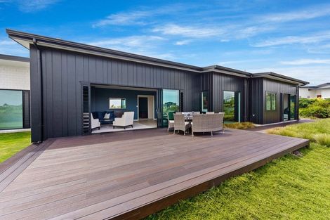 Photo of property in 5 Taranui Way, Paraparaumu Beach, Paraparaumu, 5032