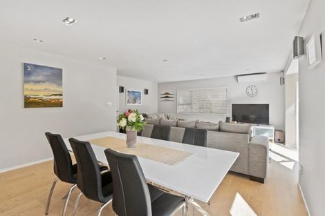 Photo of property in 13 Te Hoe Grove, Pinehill, Auckland, 0632