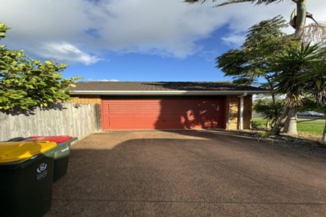 Photo of property in 21 Voltaire Court, Botany Downs, Auckland, 2010