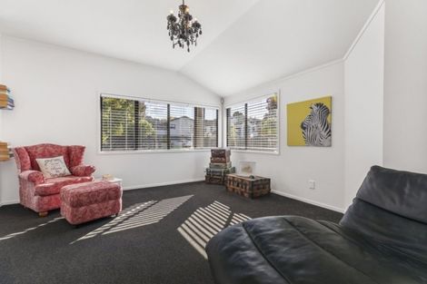 Photo of property in 54 Lagoon Way, West Harbour, Auckland, 0618