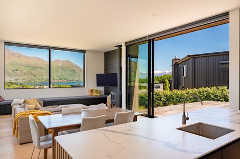 Photo of property in 6 Akitu Rise, Wanaka, 9305