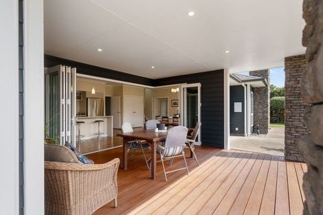 Photo of property in 2 Dixon Street, Carterton, 5713