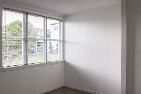 Photo of property in 1/54a Birkdale Road, Birkdale, Auckland, 0626