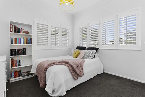 Photo of property in 35 Seaview Avenue, Northcote, Auckland, 0627