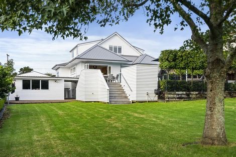 Photo of property in 136 Mellons Bay Road, Mellons Bay, Auckland, 2014