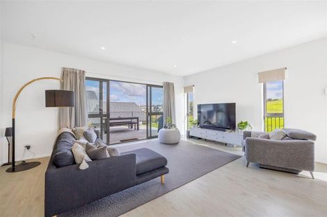 Photo of property in 15 Kaipuke Crescent, Gulf Harbour, Whangaparaoa, 0930