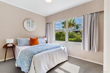 Photo of property in 7 Chelsea View Drive, Chatswood, Auckland, 0626