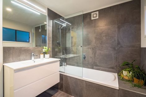 Photo of property in 1/34 Mountbatten Avenue, Hillcrest, Auckland, 0627