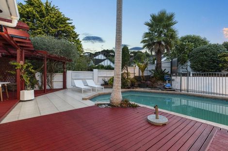 Photo of property in 203 Chelsea View Drive, Chatswood, Auckland, 0626