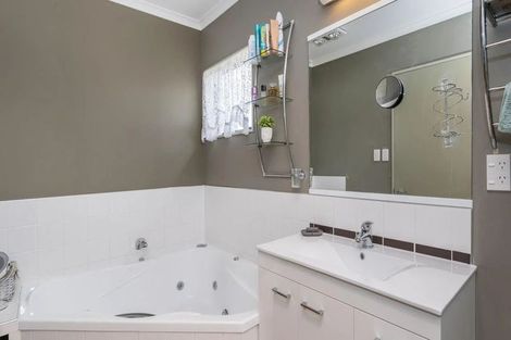 Photo of property in 52 Inverness Drive, Pyes Pa, Tauranga, 3112