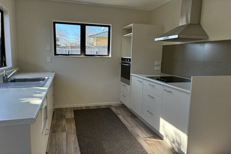 Photo of property in 5 Gregg Place, Sunnyvale, Auckland, 0612
