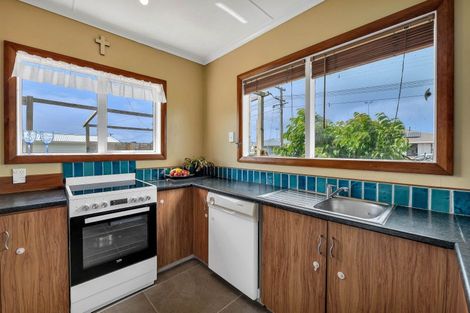 Photo of property in 2 Bone Crescent, Hawera, 4610