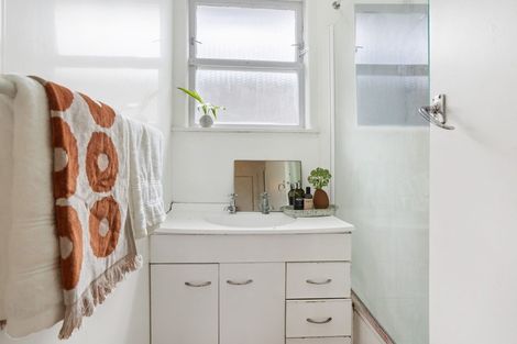 Photo of property in 5 Lendic Avenue, Henderson, Auckland, 0612