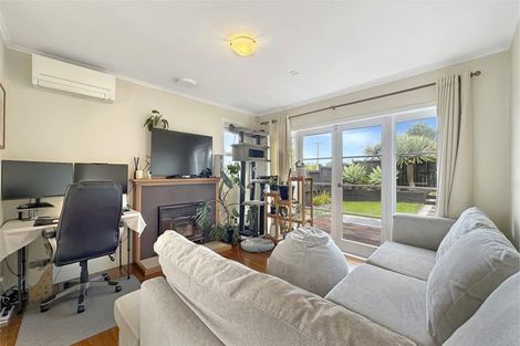 Photo of property in 36 Fairmount Road, Titirangi, Auckland, 0604